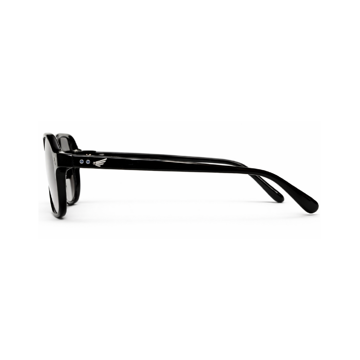 ESSENTIA · Onyx